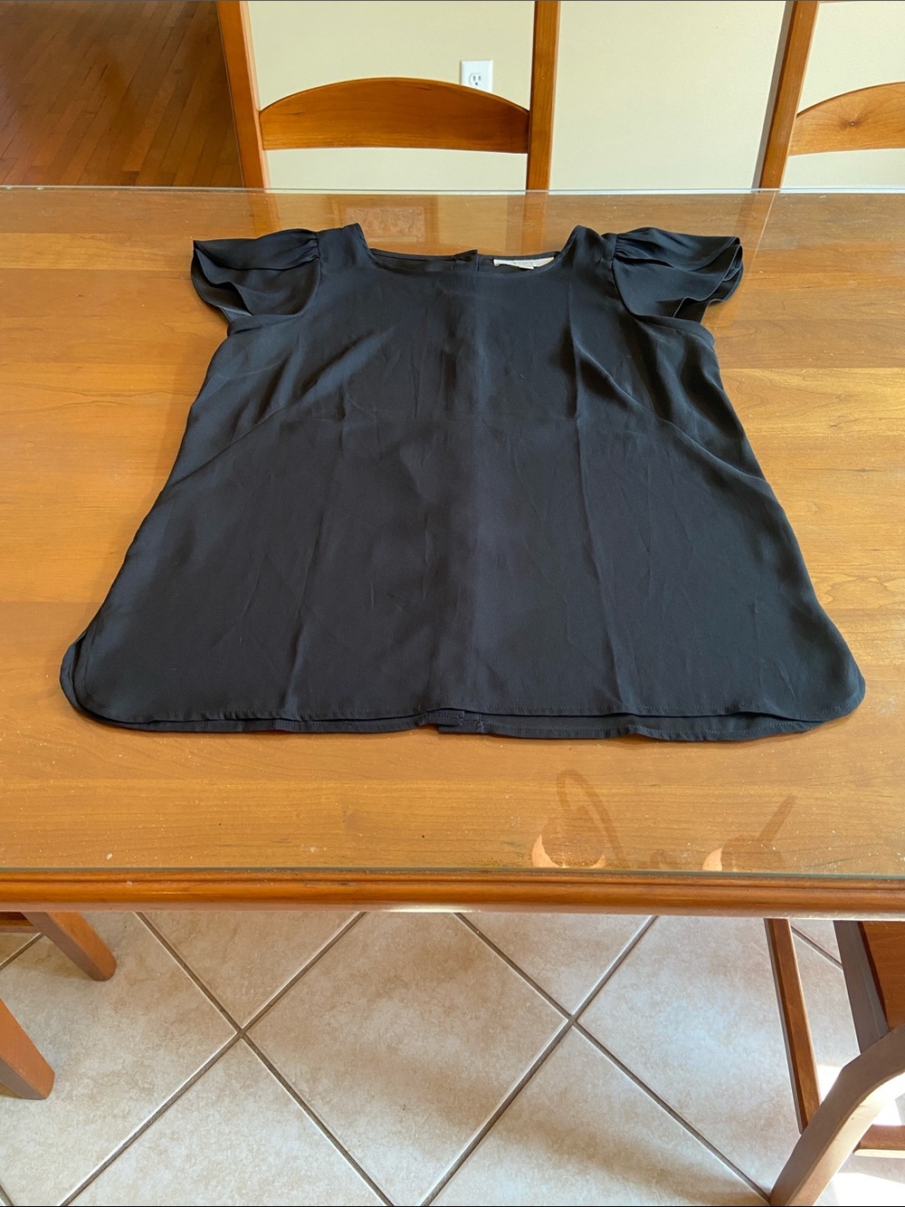 The LOFT Women’s Black Short Sleeve Blouse. Flowy Sleeves and Button Up Back. M